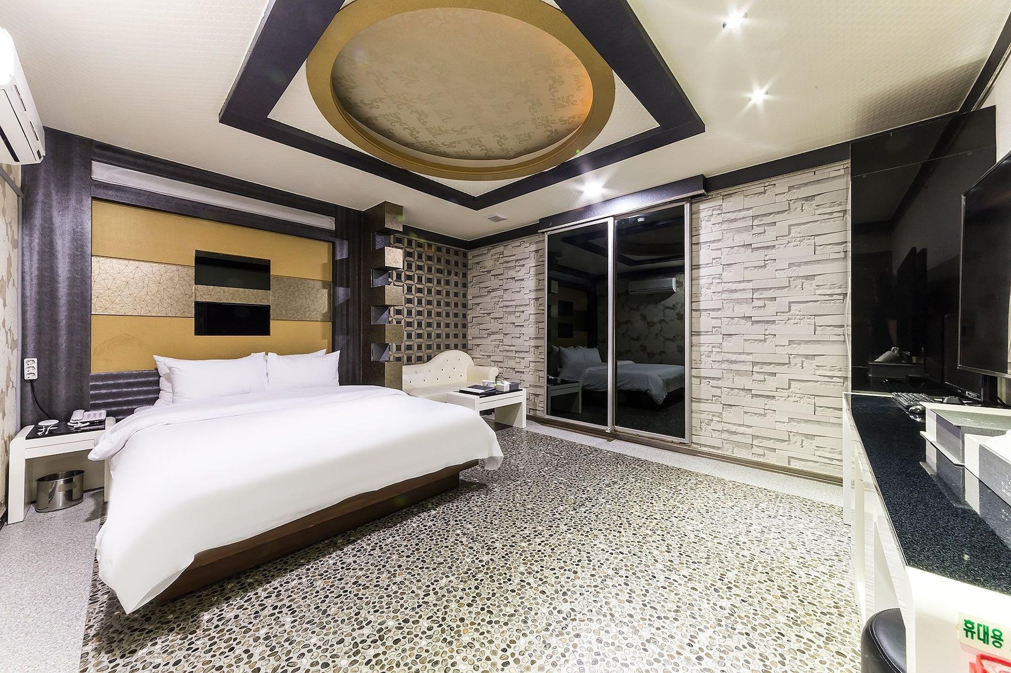Millennium Hotel Goyang Luaran gambar